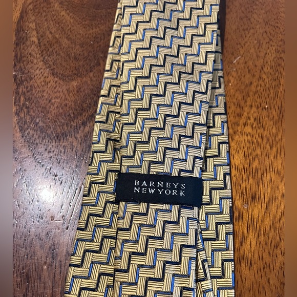 BARNEYS NEW YORK MENS TIE 100% SILK MADE IN ITALY - Picture 2 of 5